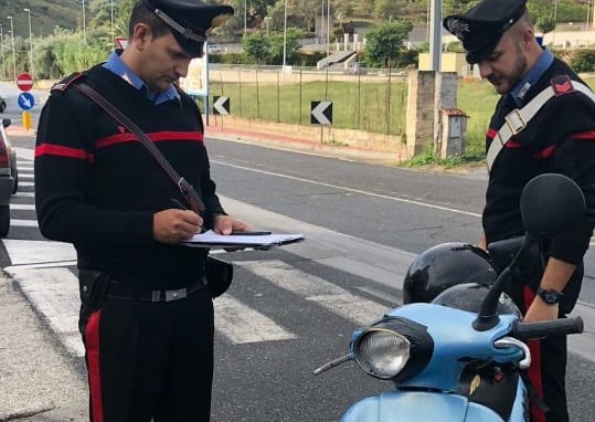  Tre scooter rubati nascosti nel suo cortile: denunciato giovane di Floridia