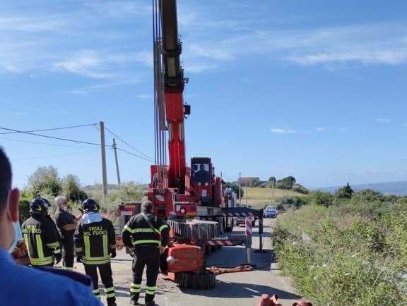  Siracusa. Grave incidente stradale, trattore si ribalta: due giovani in prognosi riservata