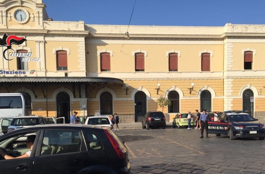  Aspettava il treno in stazione ma era ai domiciliari: i Carabinieri arrestano un 55enne