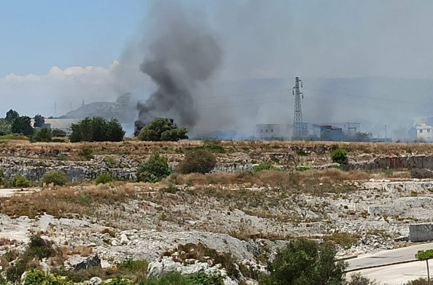  Ennesimo incendio di sterpaglie, fiamme tra contrada Spalla e Città Giardino