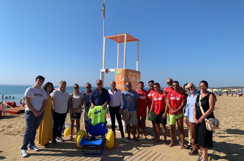  Una sedia J.O.B per disabili a Lido di Noto: donazione dell’Avis, ieri la consegna