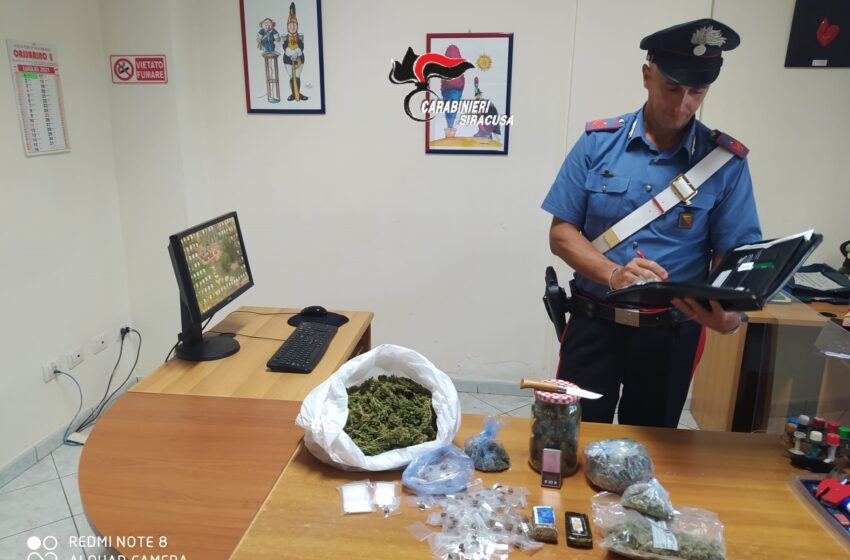  Oltre un chilo di marijuana e 300 grammi di hashish nella dispensa tra lo scatolame: arrestato 35enne