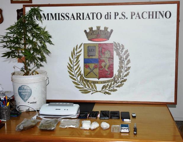  Droga in auto e a casa: spacciatore 29enne arrestato e condotto a Cavadonna