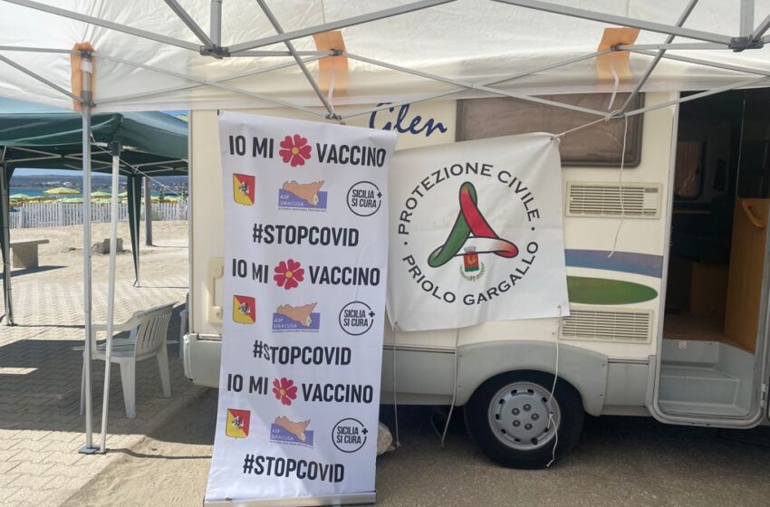  Vaccini in spiaggia o al centro commerciale, anche i turisti in fila per l’inoculazione