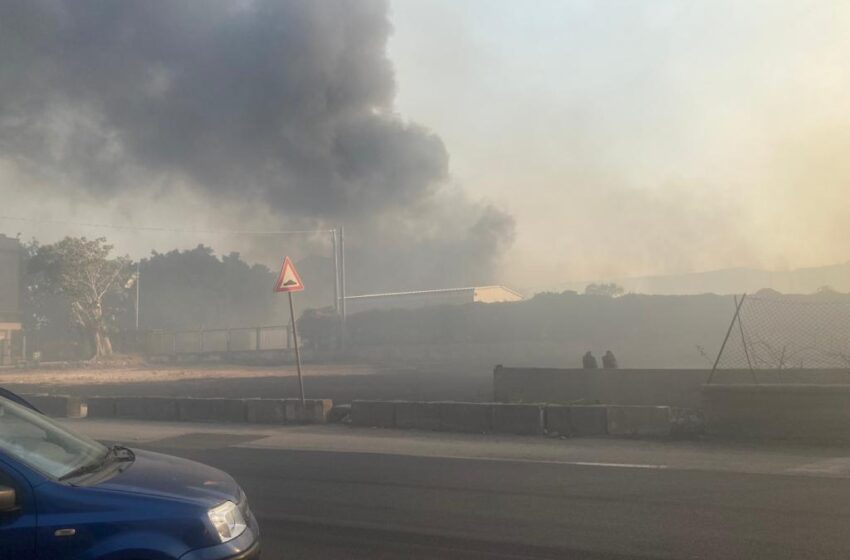  Brucia la provincia di Siracusa: fiamme a Priolo, Sortino, Noto, Pantalica e Valle dell’Anapo