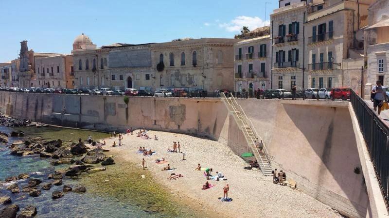  La spiaggetta di Calarossa resta pubblica, il Tar dice no allo stabilimento privato