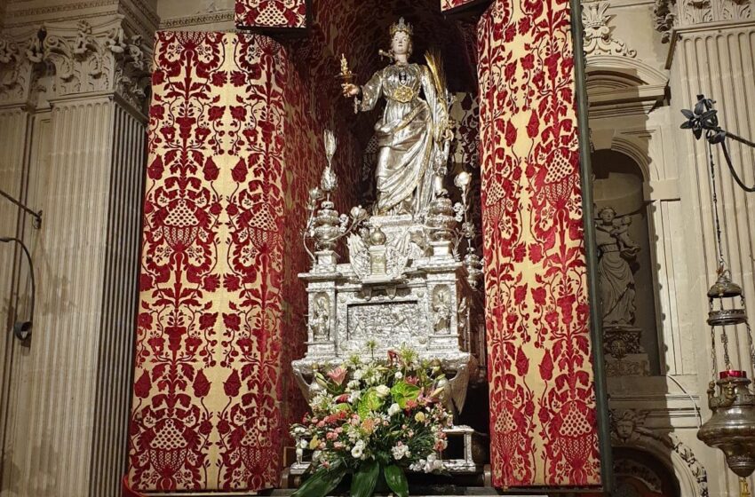  Siracusa. Santa Lucia, esposizione straordinaria del simulacro in Cattedrale