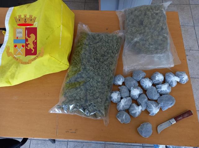  Droga, arrestato 48enne siracusano: aveva con sè marijuana per 25.000 euro
