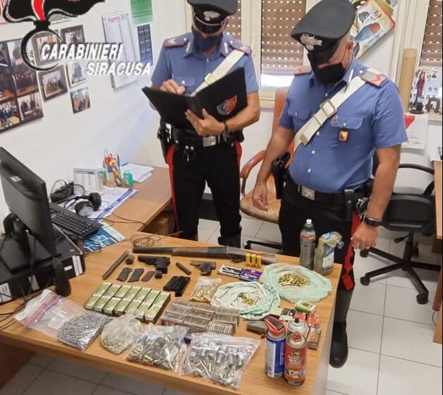  Armi e centinaia di cartucce, arrestato “l’armiere” dei caminanti di Noto