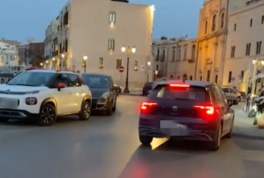  VIDEO. Ztl Ortigia: contromano o in retromarcia, tutto per un posteggio. E fioccano multe