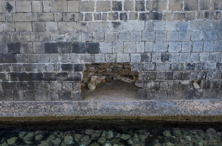  “Buco” sul muraglione di Levante in Ortigia: in un video le immagini dell’ingrottamento