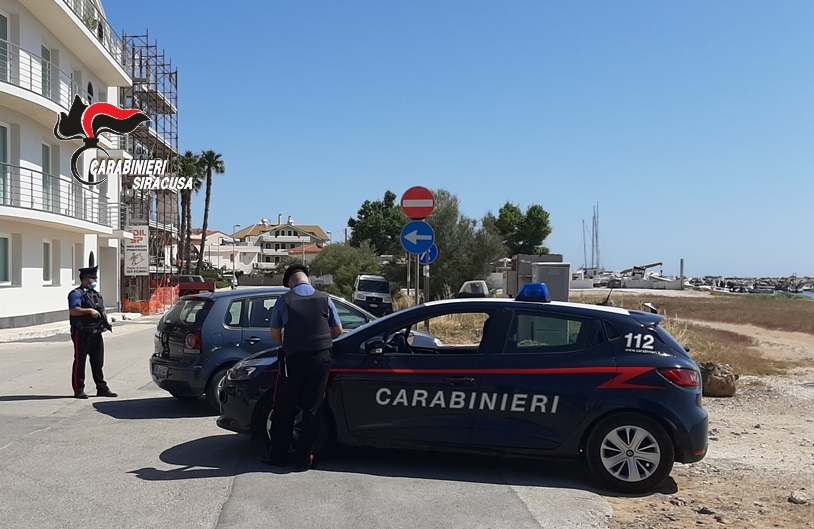  Droga in auto, tenta di fuggire alla vista dei Carabinieri: arrestato e posto ai domiciliari
