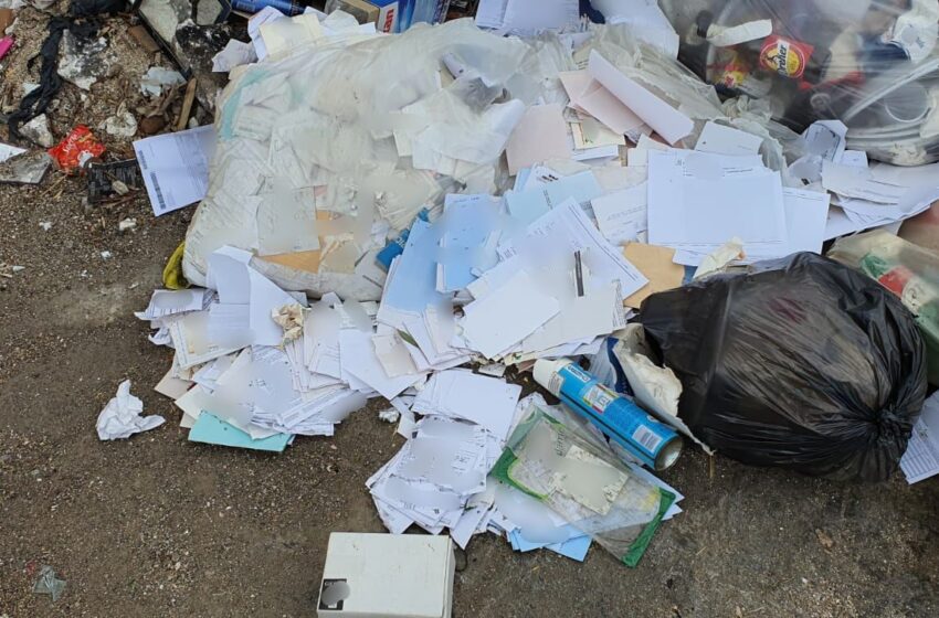  Spazzatura abbandonata a Serramendola, aperti sacchetti: nomi e documenti, pure troppi