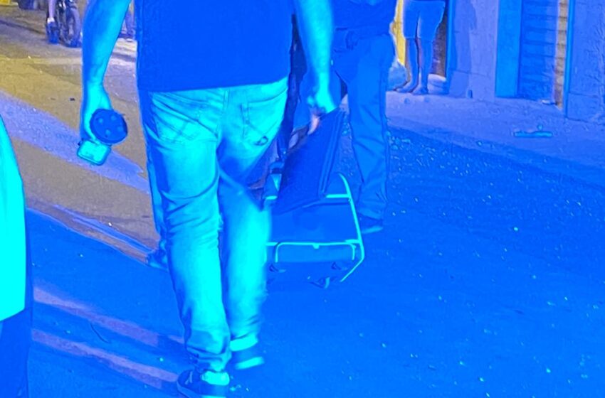 Esplosione nella notte, bomba carta in viale dei Comuni. Presa di mira una vetreria