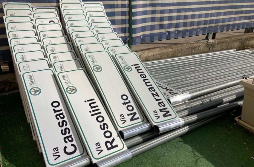  Tornano i nomi delle vie a Villasmundo: piazzate 82 targhe toponomastiche