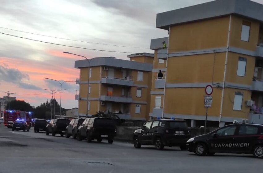  Blitz dei Carabinieri nelle palazzine di piazza Santa Lucia ad Avola: il bilancio. VIDEO