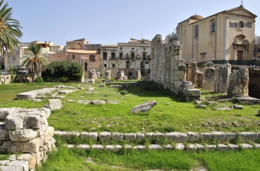  Sit-in di solidarietà per il popolo palestinese accanto al tempio di Apollo