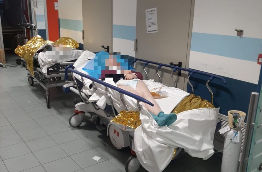  Siracusa.”Pronto soccorso al collasso:pazienti in corridoio con l’ossigeno e ambulanze ferme”