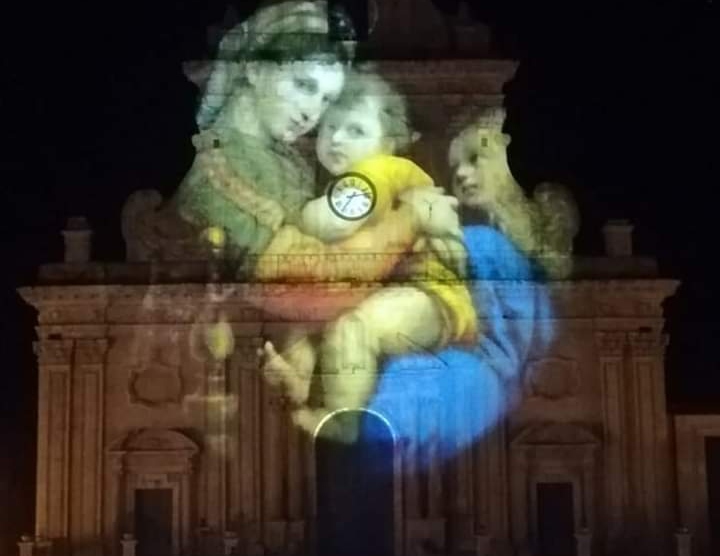  Sorpresa: sulla facciata di San Sebastiano compare la Madonna, la scelta di Palazzolo