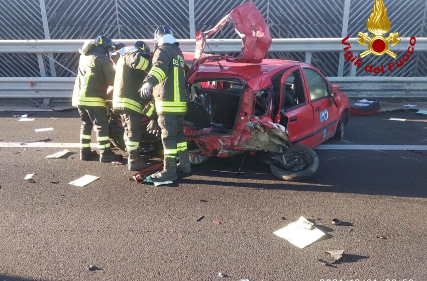 Maxi-incidente in autostrada: c’è una vittima, deceduto l’uomo sbalzato nella scarpata