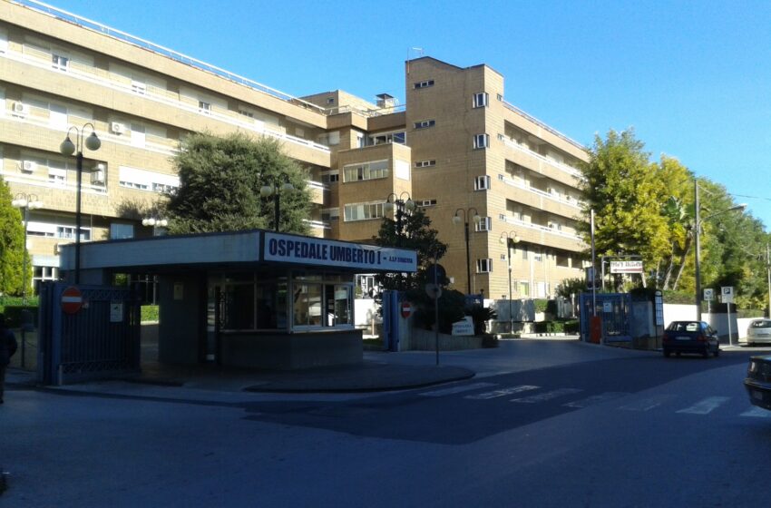  Donna suicida all’Umberto I di Siracusa: una 56enne si è lanciata dal quarto piano dell’ospedale