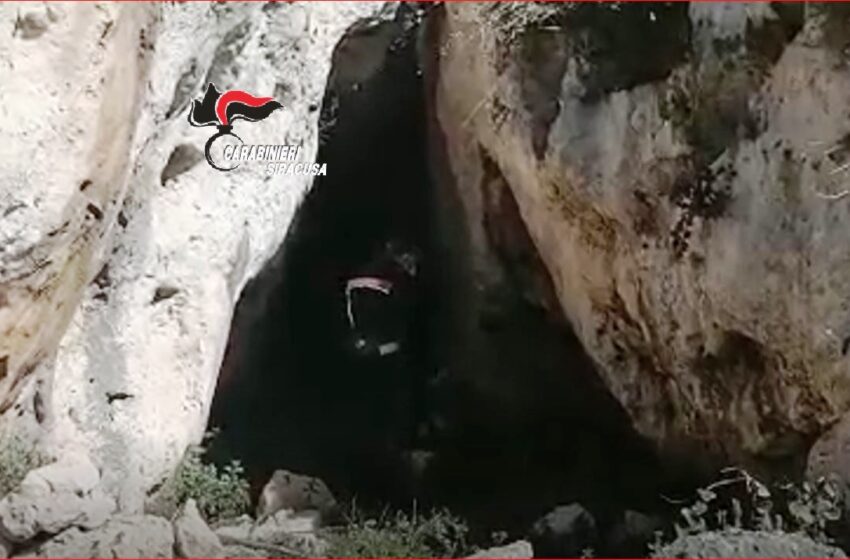  Resti umani in una grotta della Pillirina, forse una antica sepoltura preistorica