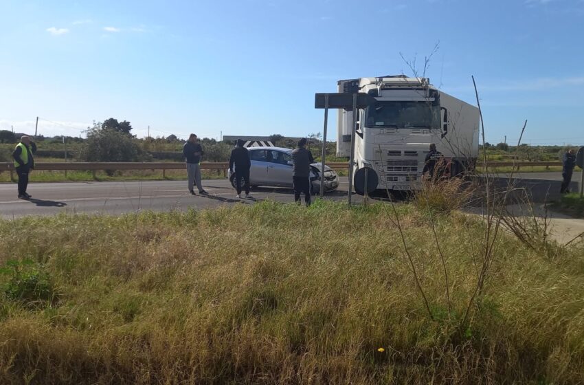  Auto contro tir, chiuso in mattinata un tratto della 115 tra Cassibile e Siracusa