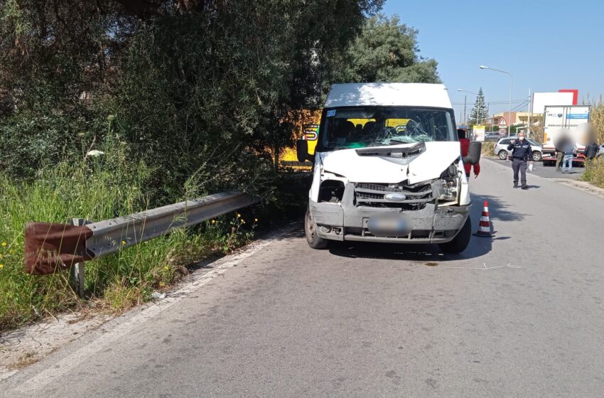 Incidente in viale Epipoli, coinvolto pulmino trasporto disabili: tre ragazzini feriti