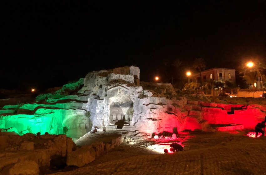  Festa della Liberazione, il tricolore illumina la Tomba di Archimede