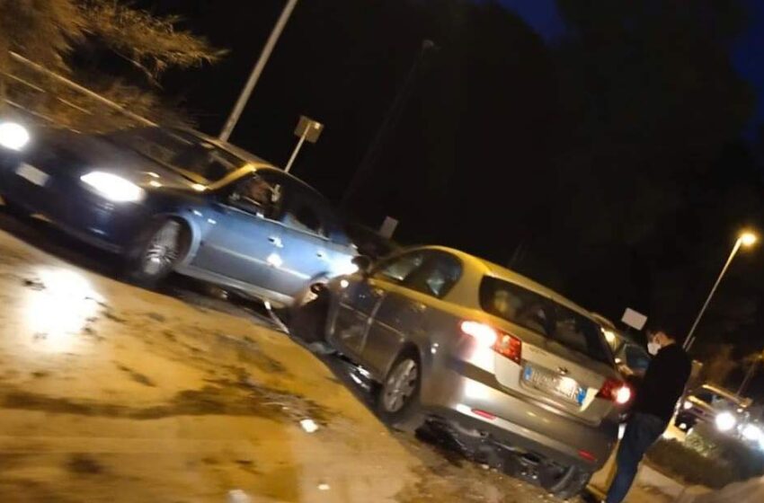 Siracusa. Incidente in viale Paolo Orsi, anziano si schianta contro lo spartitraffico: illeso