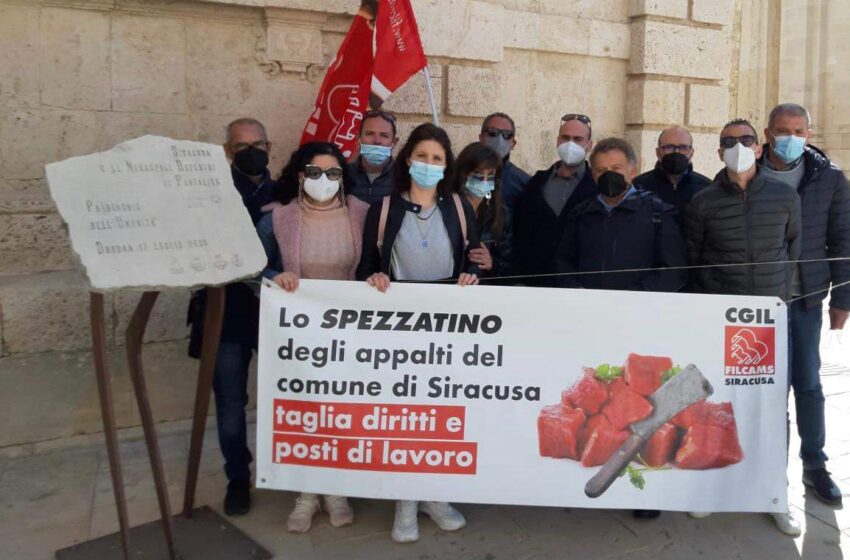 Niente incontro con i lavoratori in sit-in, il sindacato: “Animi ormai esasperati”