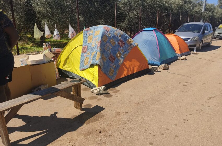 Siracusa. Villaggio migranti ancora chiuso, petizione a Cassibile: “Di nuovo baraccopoli”