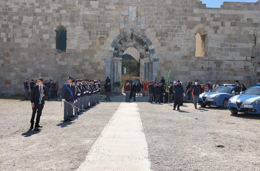  Festa della Polizia al Castello Maniace, l’emozione del questore Ioppolo ai saluti