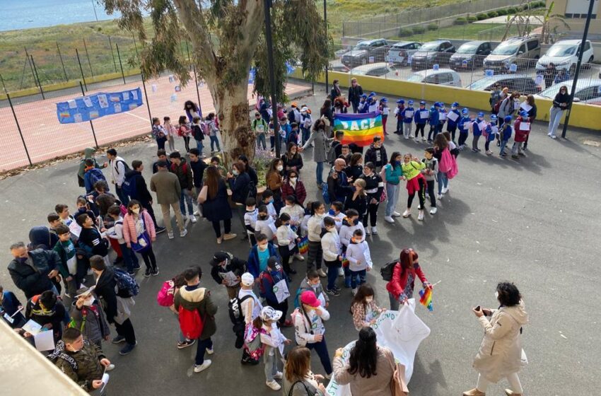  Siracusa. Marcia per la Pace del comprensivo Chindemi: musica e pensieri contro la guerra