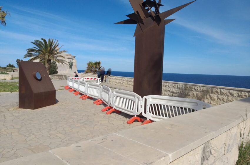  Monumento ai Caduti, nuove transenne per delimitare l’area “vietata” per sicurezza