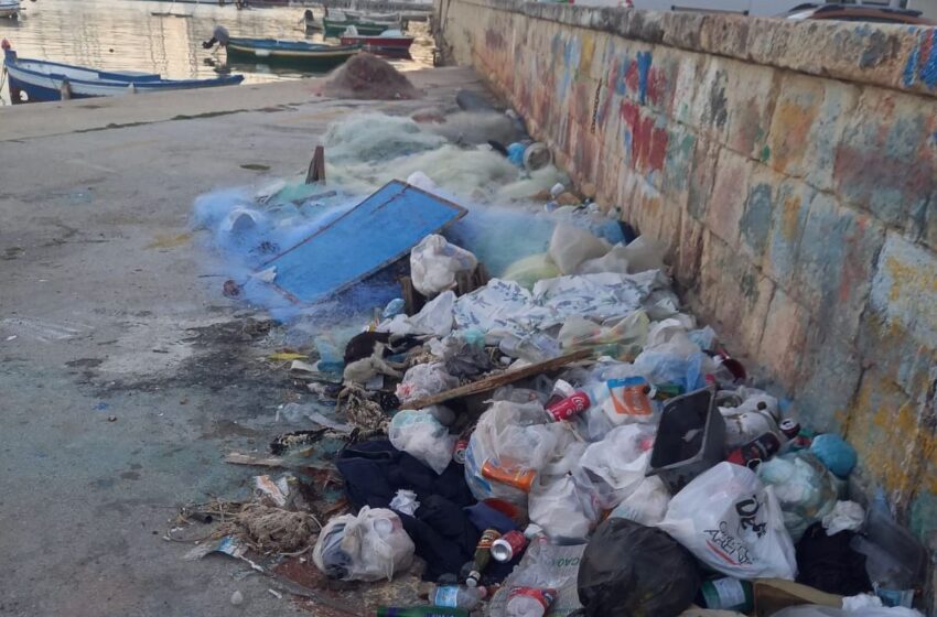  Sbarcadero Santa Lucia, la riqualificazione non parte e sulle banchine i rifiuti proliferano