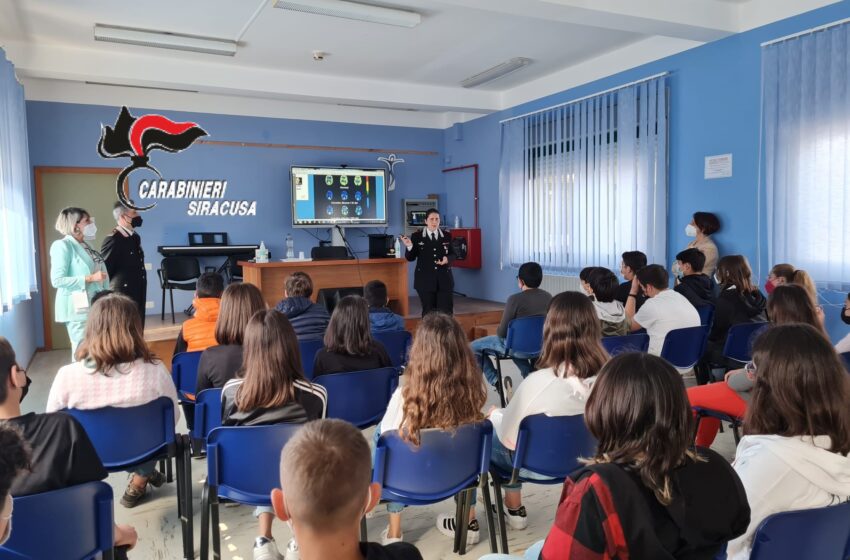  I Carabinieri a scuola, iniziative di Legalità. Incontri al comprensivo Messina