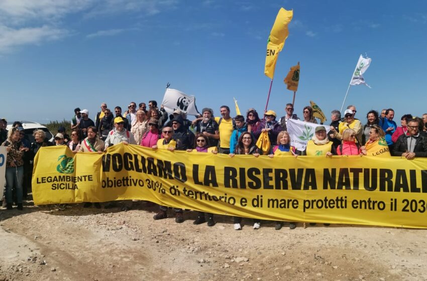  La marcia dei trecento per i Pantani della Sicilia sud-orientale: “Istituire ora la riserva”