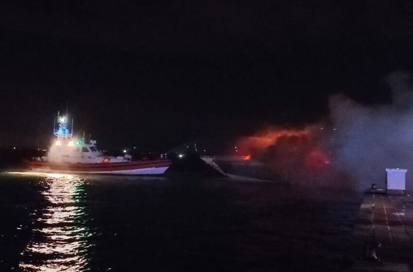  Yacht affondato alla Marina: sarà recuperato. Prelevati campioni d’acqua per verifica ambientale
