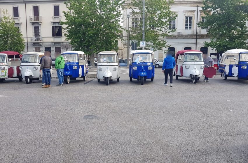  Apecalessi, tutti in fila in attesa dei turisti: una denuncia per esercizio abusivo