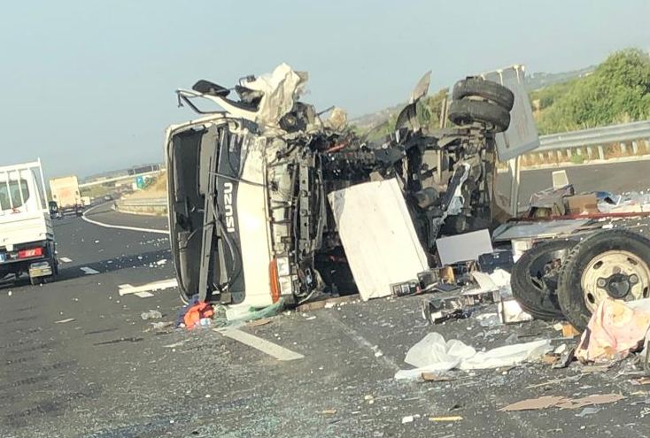  Doppio incidente in autostrada, cinque feriti ed uscita obbligatoria a Rosolini
