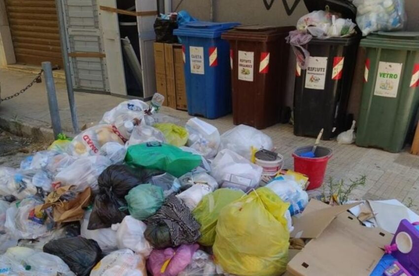  Rifiuti, rallenta la raccolta. File in discarica, otto compattatori bloccati fino a domani