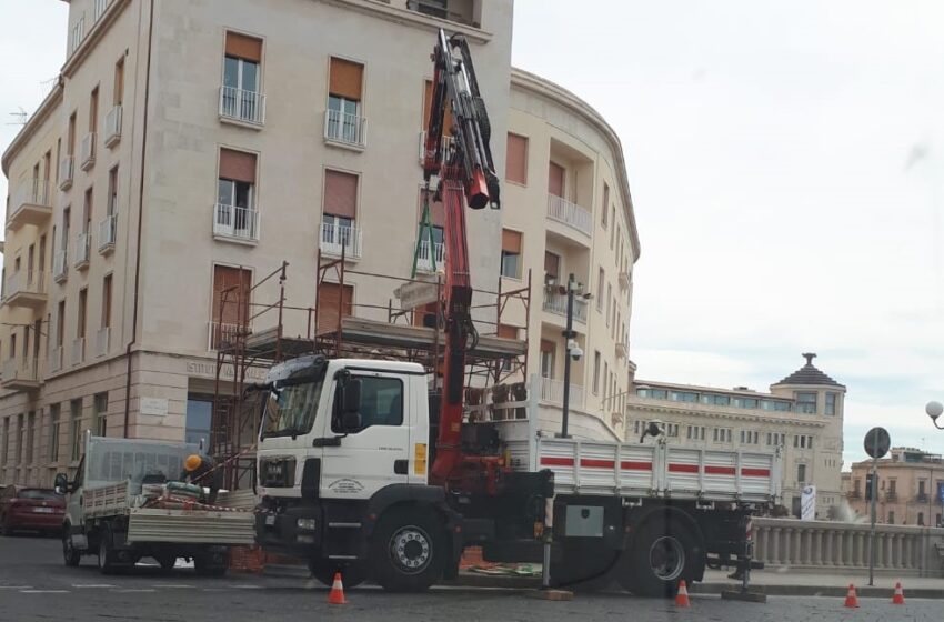  Siracusa. Balaustra e torrione del Ponte Umbertino: si conclude la riparazione