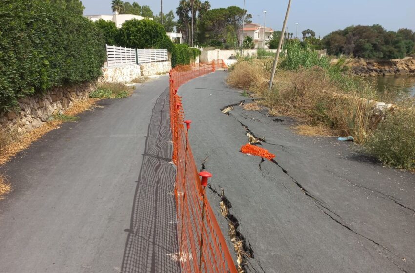  Barriere soffolte in mare e parete per rinforzare la falesia: lavori per via lido Sacramento