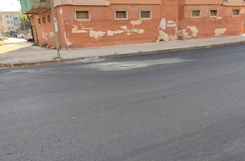 Viale dei Comuni e i tombini “rialzati”: tutti in quota con la posa dell’asfalto definitivo
