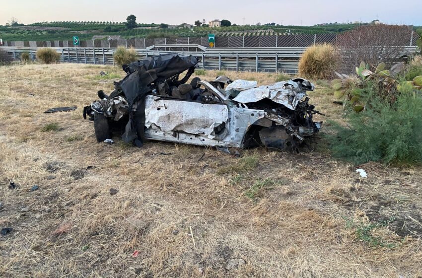  Spaventoso incidente in autostrada, due ventenni di Augusta perdono la vita