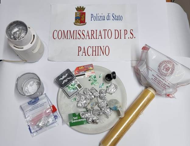 Vendeva caldarroste e spacciava droga: arrestato 37enne