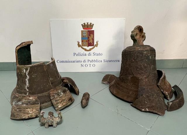  Campane antiche trafugate e distrutte a Noto: denunciati due avolesi