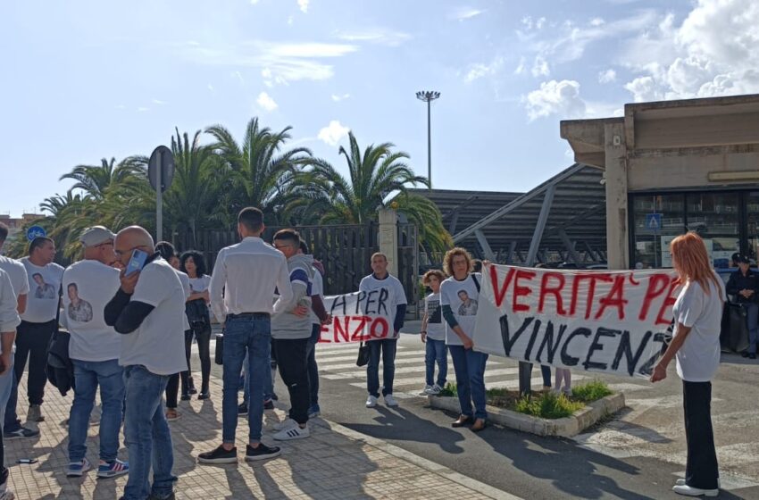  Giallo  sulla morte di Vincenzo Cancemi: “Non fu suicidio”, sit-in per chiedere giustizia