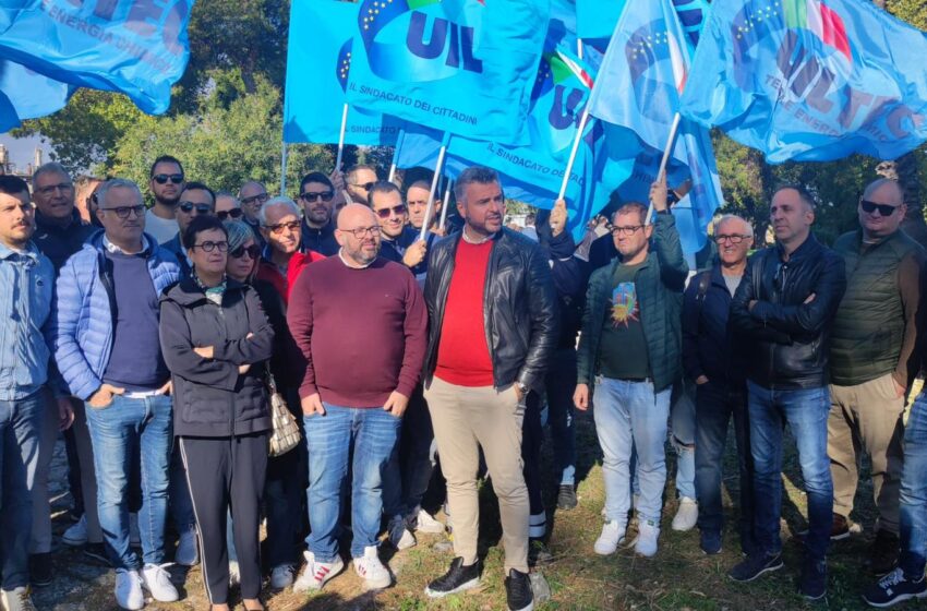 L’accusa: lavoratori pagati per scioperare a Siracusa. Affondo Uiltec: “Riprovevole”